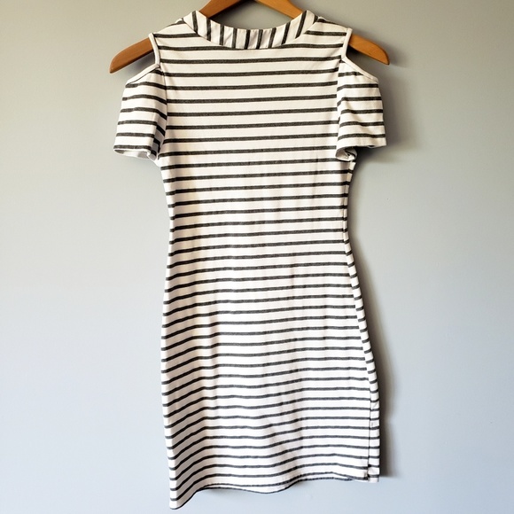 2/20 Monteau Cold-Shoulder Striped Dress - Picture 2 of 4